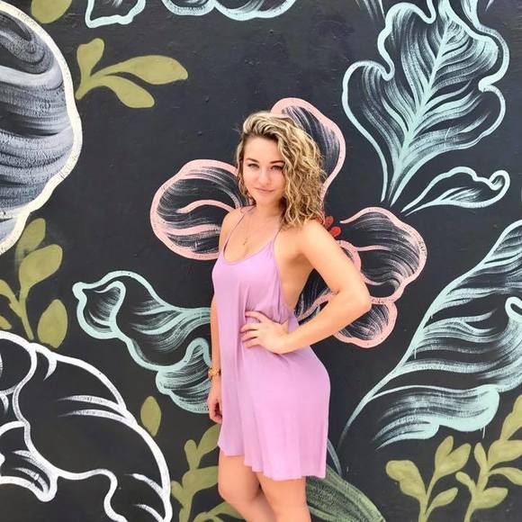 Meet your Posher, Carly - Picture 1 of 1